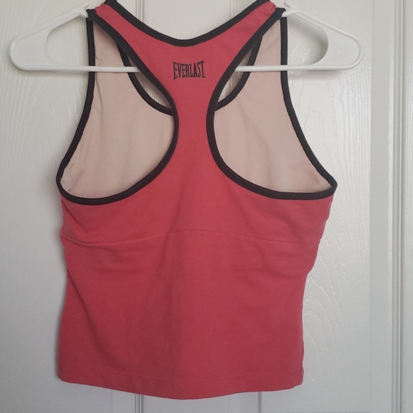 Workout crop top tank w/ built in bra - Picture 3 of 4